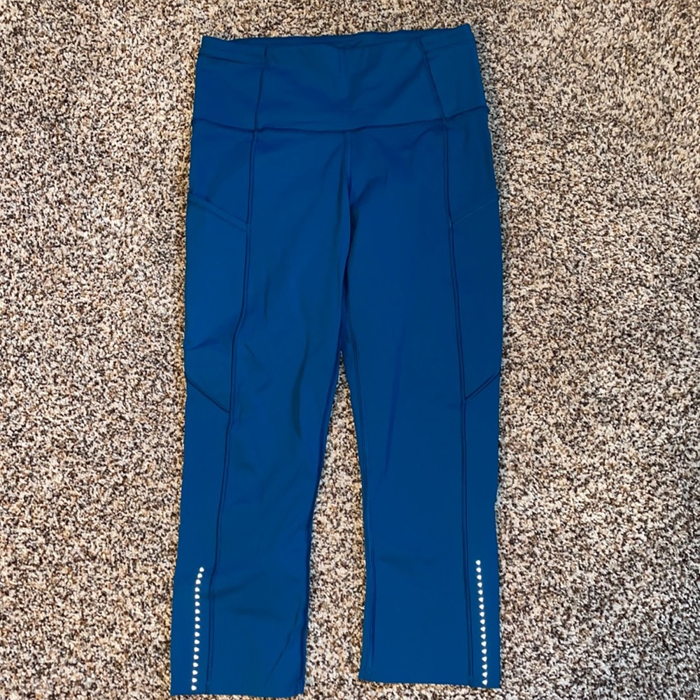 LULULEMON Crop 21’- Size 4